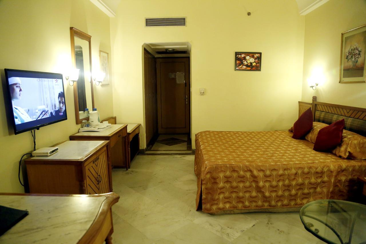 Leo Fort Hotel Jalandhar Exterior photo